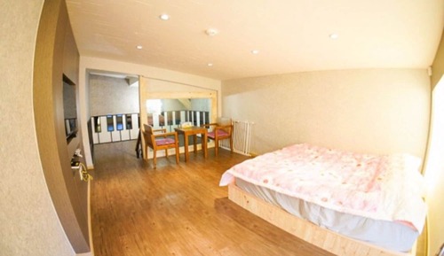 Room (Piano (Duplex))