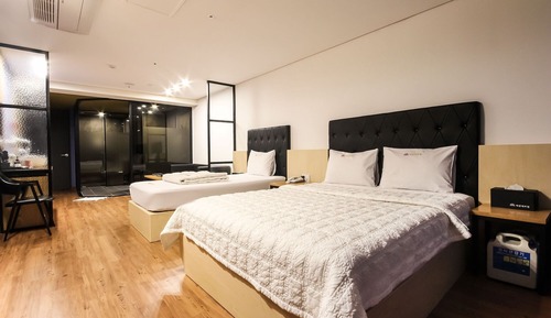 Room (Special Room B)