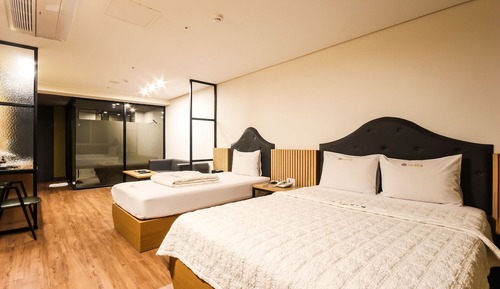 Room (Suite Room A [Bath])