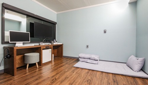 Room (Ondol (Netflix viewing available))