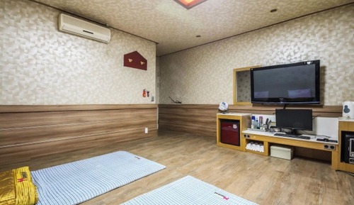 Room (Ondol So (Netflix available))