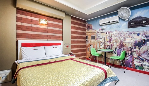 Room (Standard room (Netflix available))