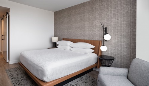 Habitación clásica, 1 cama de matrimonio grande, no fumadores (Mobility/Hearing Accessible, Tub)