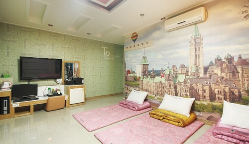 Room (Korean Style room (Netflix viewing av)