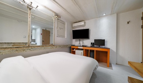 Room (Standard room - no consecutive nights)