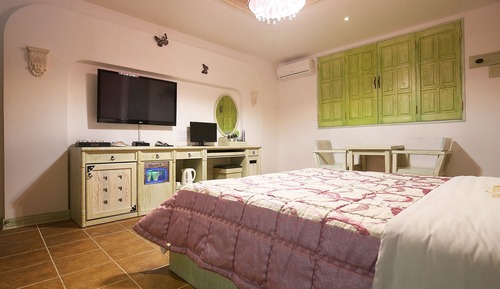 Room (Deluxe (Netflix Hard Drive-Less PC))