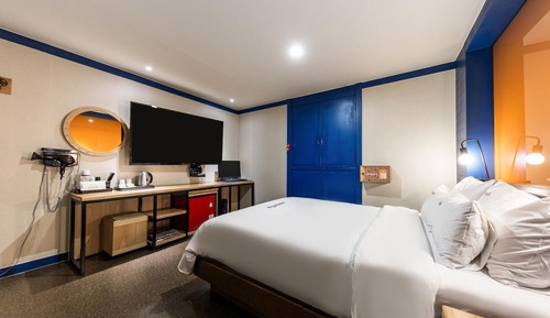 Room (Deluxe - Integrated OTT Netflix Apple)