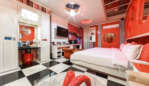 Room (Twin air purifier (Netflix YouTube av)