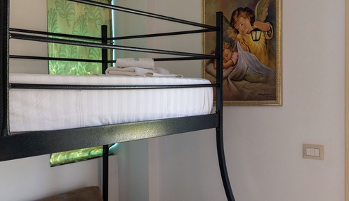 Habitación cuádruple, vistas parciales al mar