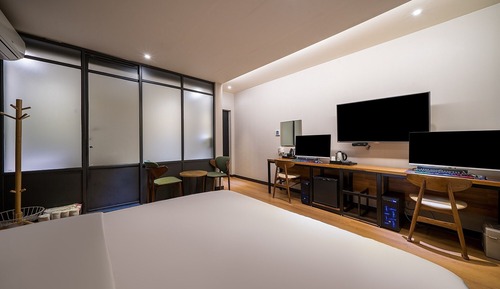 Room (Couple Gaming PC Room (2 high-end PCs)