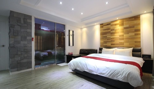 Room (Semi-Special Room (road view))