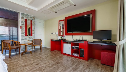 Room (Deluxe Twin (Double + Single Bed))