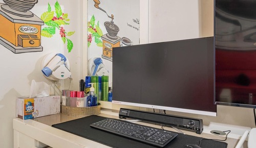 Room (Best Room (Netflix YouTube Baggage av)