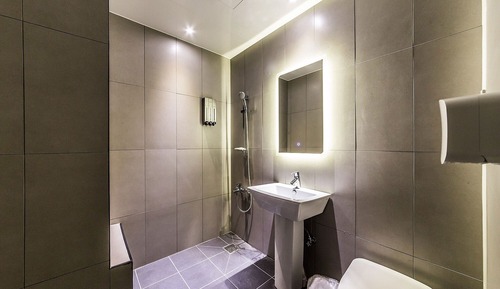 Room (Twin bed (twin bed 65 inch TV Netflix)