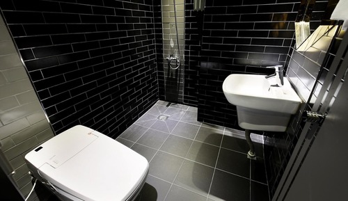 Room (Gaming Room (High-end PC 65-inch TV N)