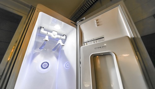 Room (Royal 2 PCs (styler large TV availabl)