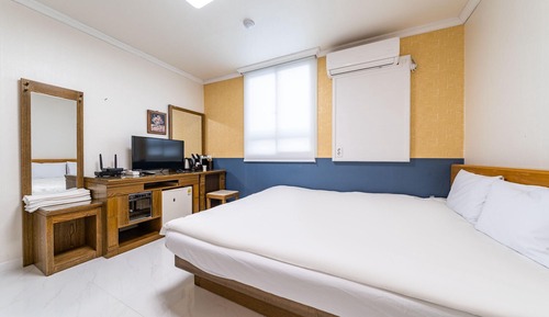 Room (Standard Room - Bed)