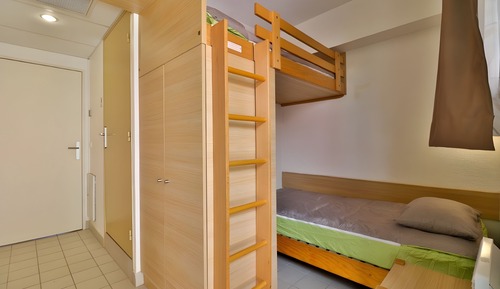 Habitación triple, vistas al jardín