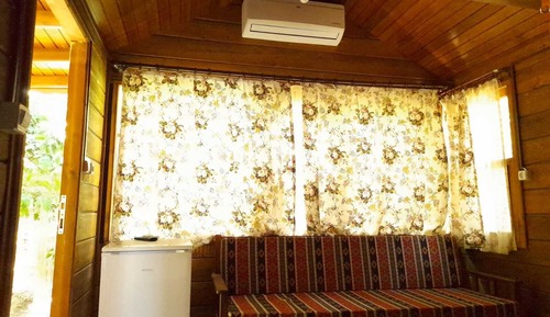 Casa en un árbol familiar, 1 habitación, patio, en la zona del jardín