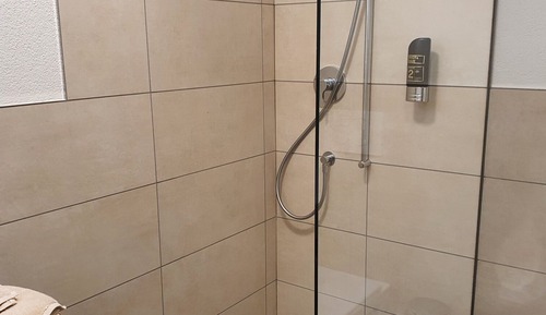 Habitación doble, accesible para personas con discapacidad, baño privado (barrierefrei)
