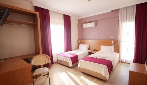 Habitación estándar con 2 camas individuales, 2 camas individuales, vistas a la piscina