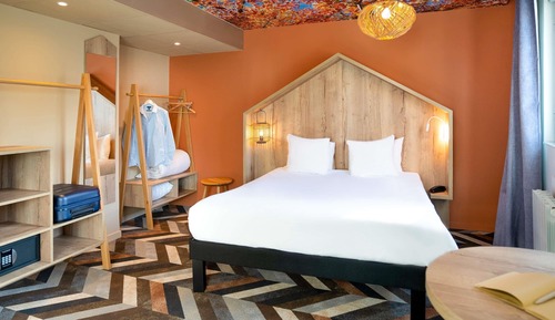 Habitación superior, 1 cama doble con sofá cama (with Double Bed and Double Sofabed)