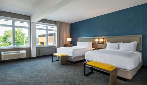 Habitación estándar, 2 camas de matrimonio, no fumadores (Wet Bar)