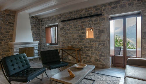 Manifest Guesthouse - Residence with Fireplace