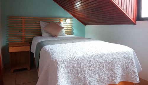 Habitación individual básica (Baño Compartido)