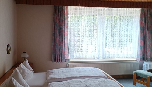 Habitación básica con 1 cama doble o 2 individuales