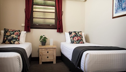 Habitación Confort con 1 cama doble o 2 individuales