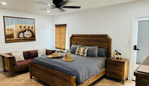 Estudio Premium, 1 cama de matrimonio grande, bañera de hidromasaje, en la zona del patio