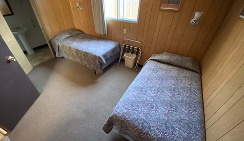 Habitación básica con 2 camas individuales, 2 camas individuales