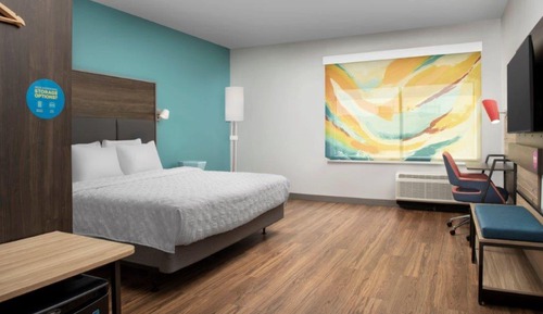 Habitación, 1 cama de matrimonio grande (Mob/Hear Acc W/Tub)