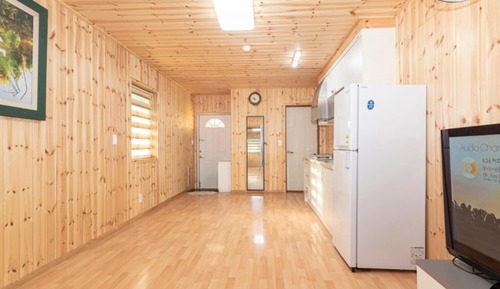 Room (Bleeding heart (group ondol room))