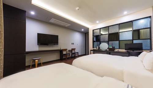 Room (Twin (10000 won will be charged for a)