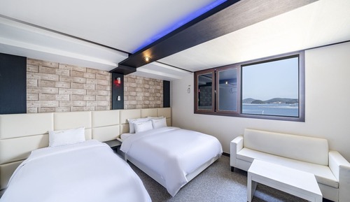 Room (Twin - Ocean View (Netflix Rooftop Co)