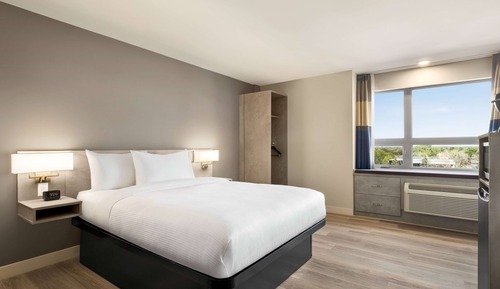 Habitación estándar, 1 cama de matrimonio, no fumadores (Mobility, Roll-In Shower)