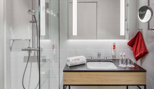 Habitación superior con 2 camas individuales (Airport View)