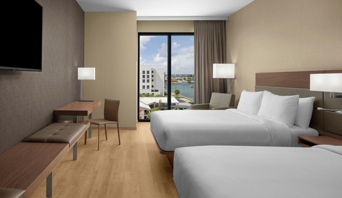 Habitación, 2 camas de matrimonio (Mobility Accessible, Transfer Shower)