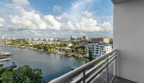 Habitación, 1 cama de matrimonio grande, balcón (Hearing Accessible)