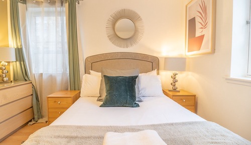 Apartamento económico, baño privado, vistas al parque (Ground Floor)