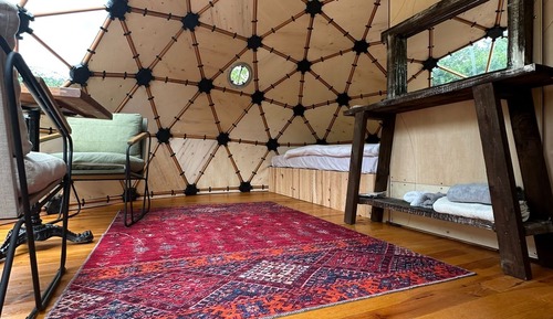 Tienda Confort, 1 cama doble, bañera de hidromasaje, en la zona del jardín