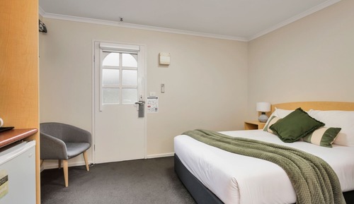 Habitación estándar, 1 cama de matrimonio (Free Wi-Fi & Parking)