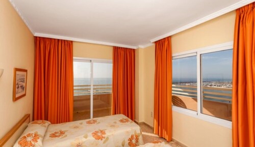 Apartamento, 1 habitación, terraza, vistas parciales al mar