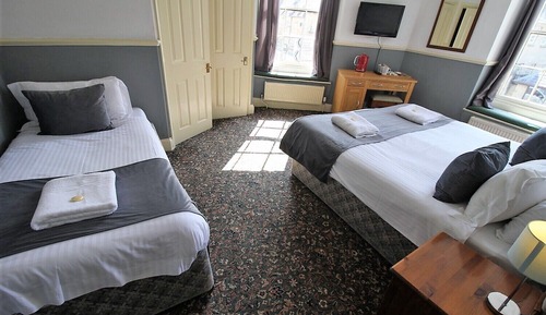 Habitación triple estándar, baño privado