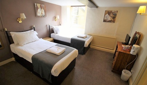 Habitación estándar con 2 camas individuales, baño privado