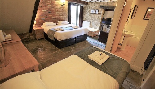 Habitación triple Deluxe, baño privado