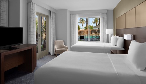 Habitación, varias camas, junto a la piscina (Patio)