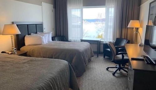 Habitación clásica, 2 camas de matrimonio, vistas a la ciudad